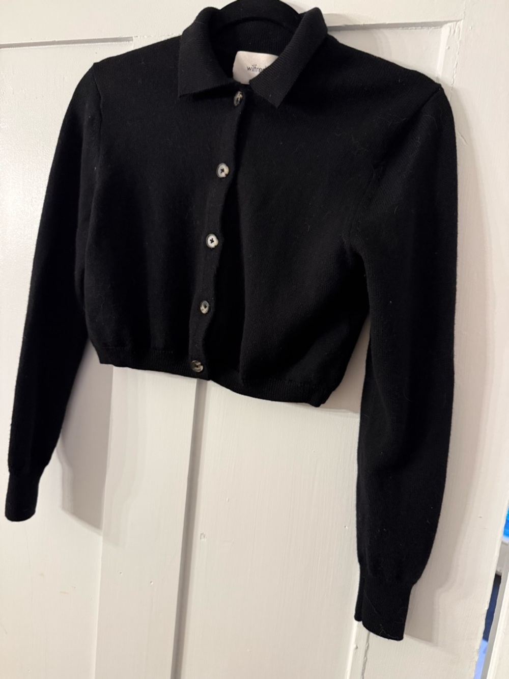 Aritzia Wilfred Black Cropped Button-Up knit cardigan